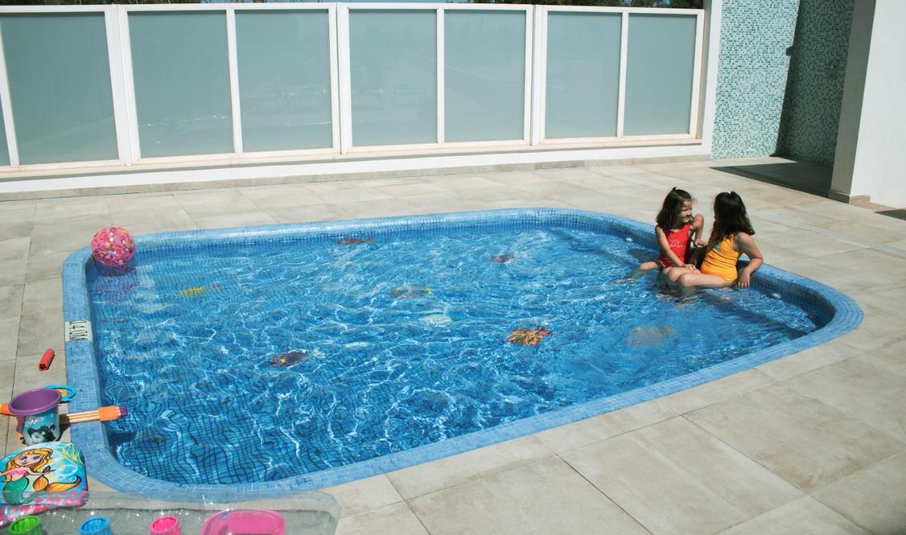Apartamentos Playa Moreia S'Illot  Exterior photo