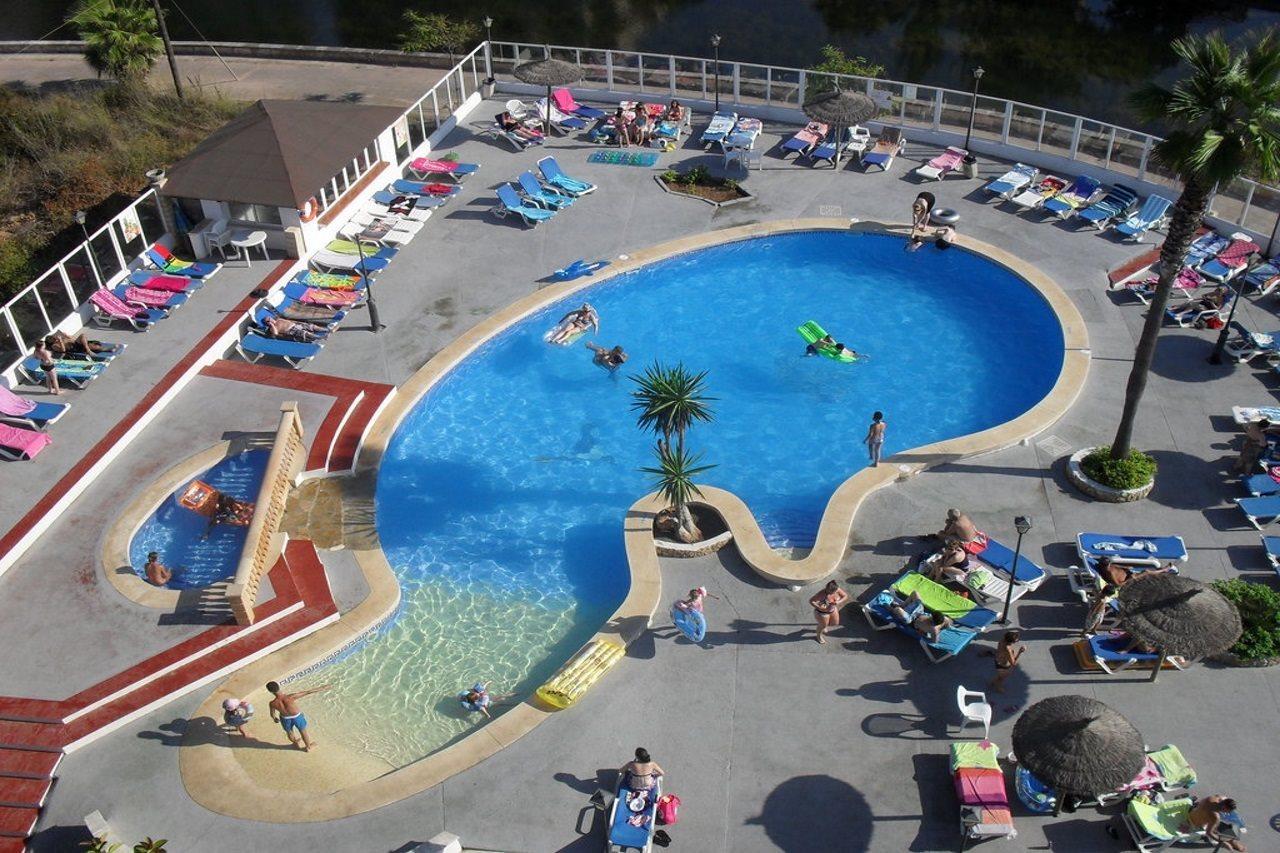 Apartamentos Playa Moreia S'Illot  Exterior photo