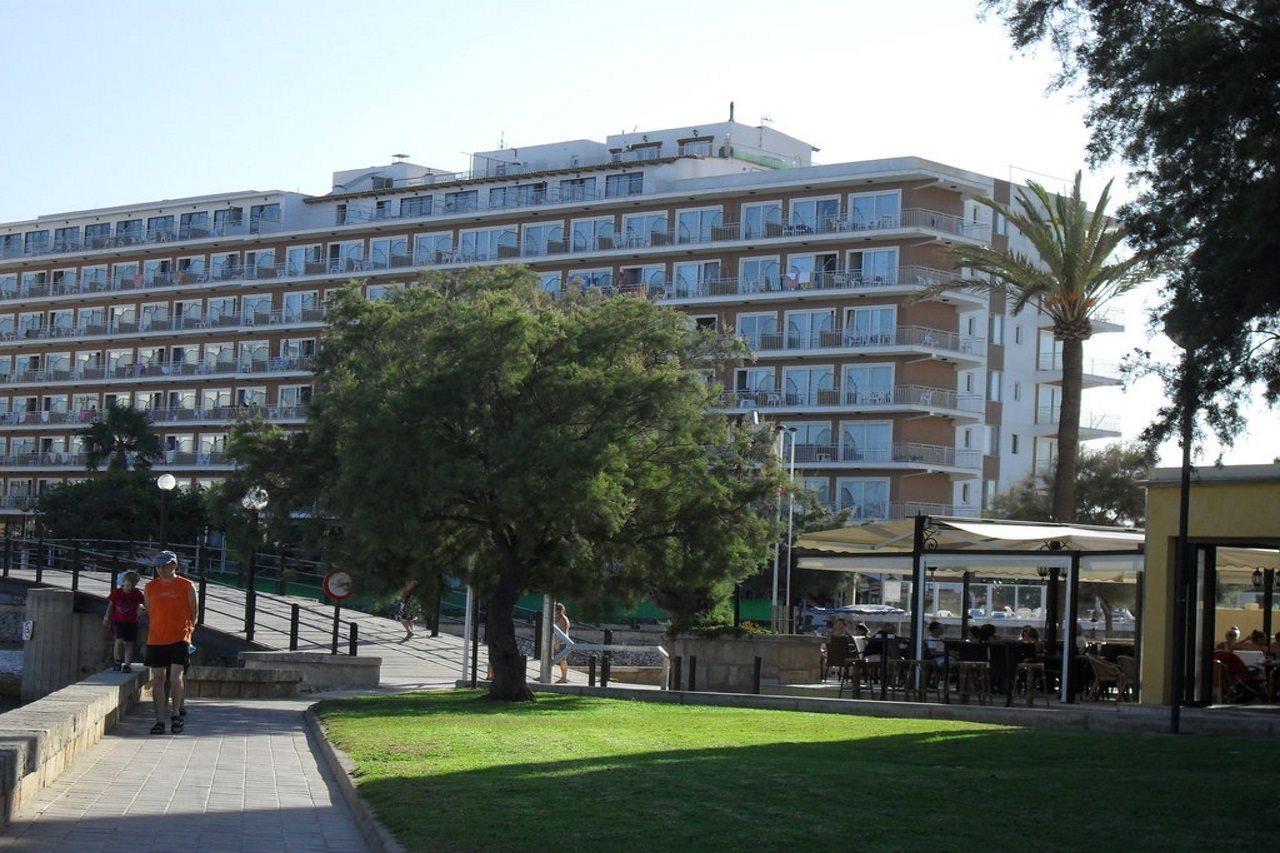 Apartamentos Playa Moreia S'Illot  Exterior photo