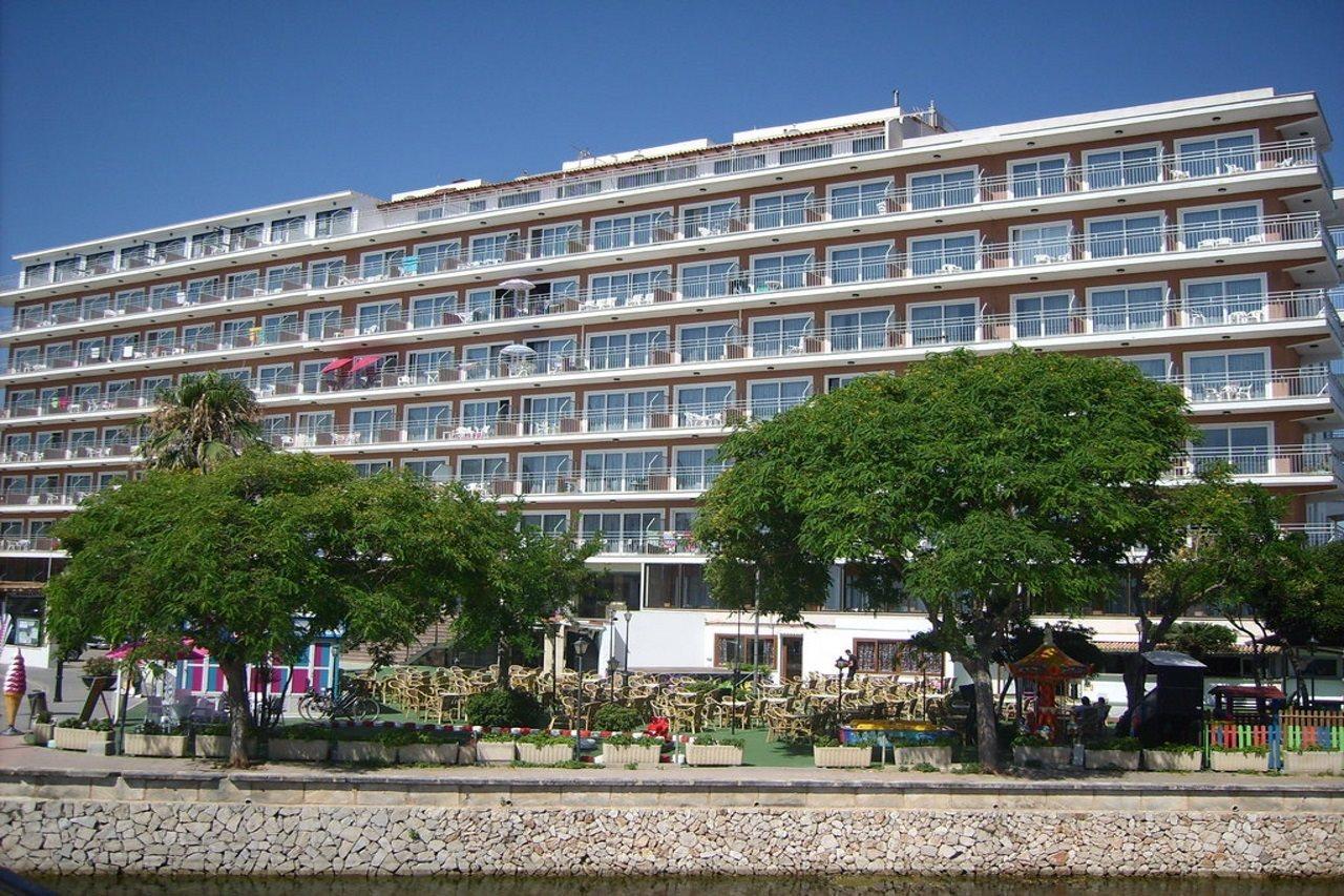Apartamentos Playa Moreia S'Illot  Exterior photo