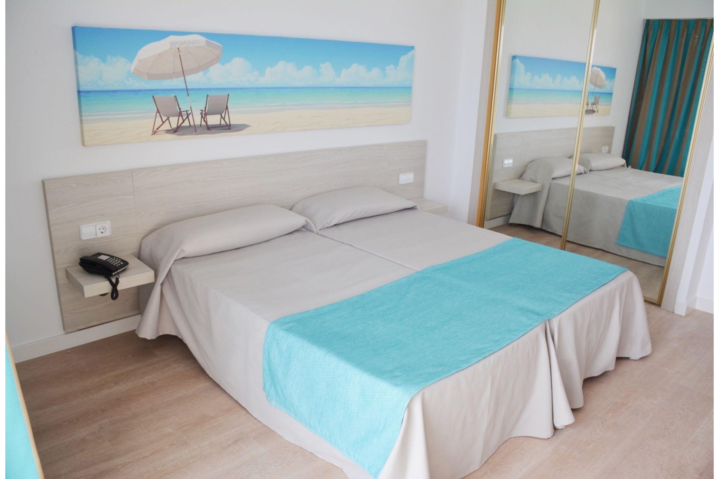 Apartamentos Playa Moreia S'Illot  Exterior photo