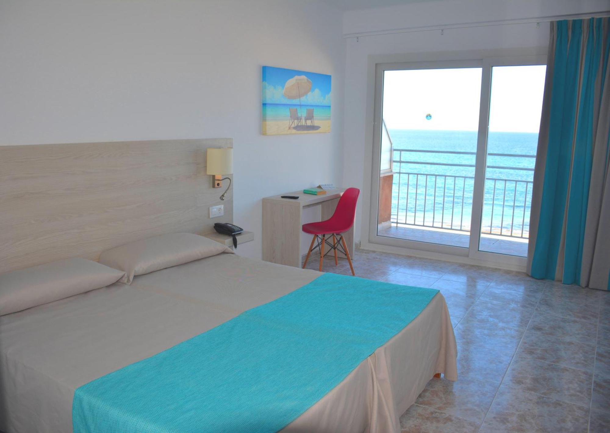 Apartamentos Playa Moreia S'Illot  Room photo