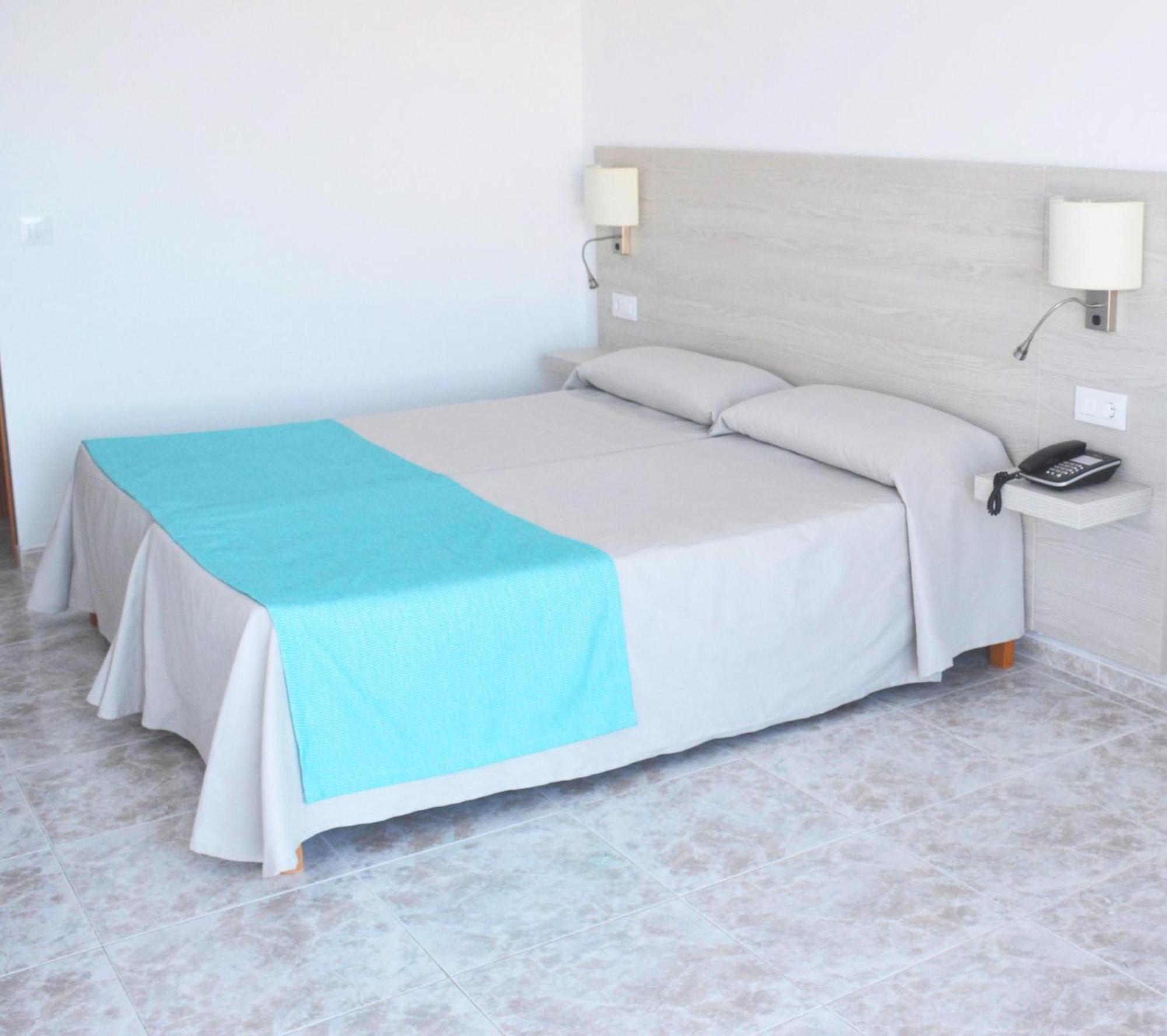 Apartamentos Playa Moreia S'Illot  Exterior photo