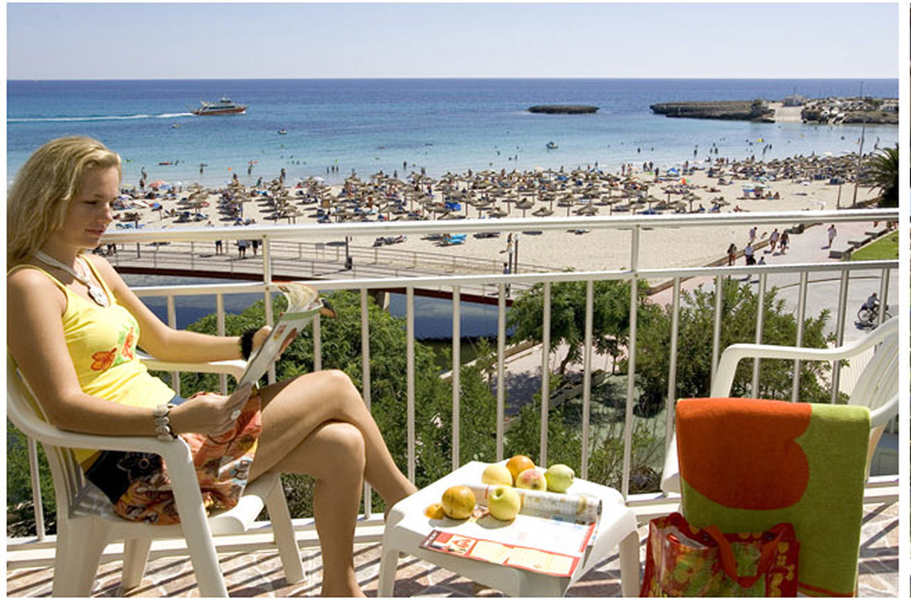 Apartamentos Playa Moreia S'Illot  Exterior photo